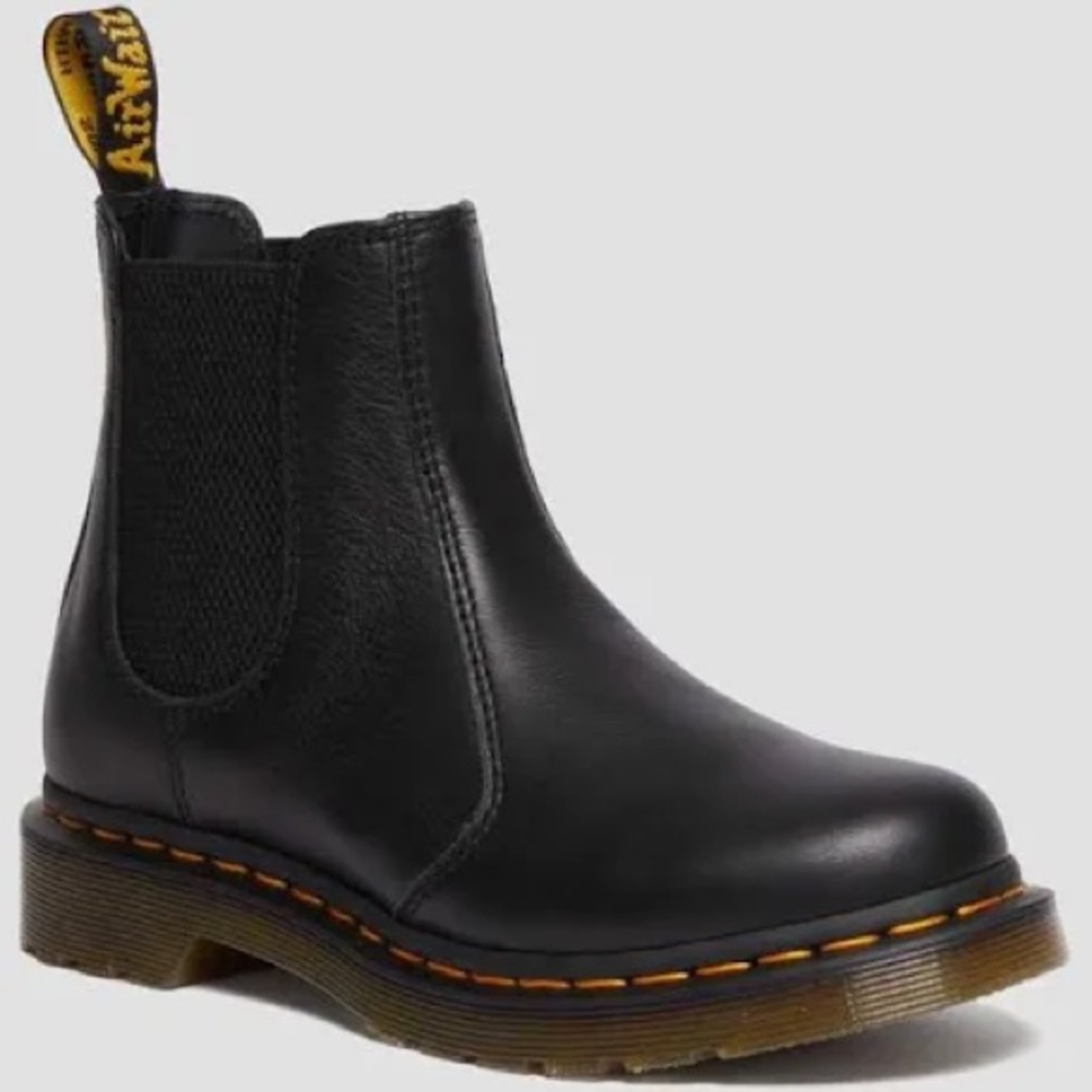 Dr Martens 2976 Women’s Virginia Leather Chelsea Boots